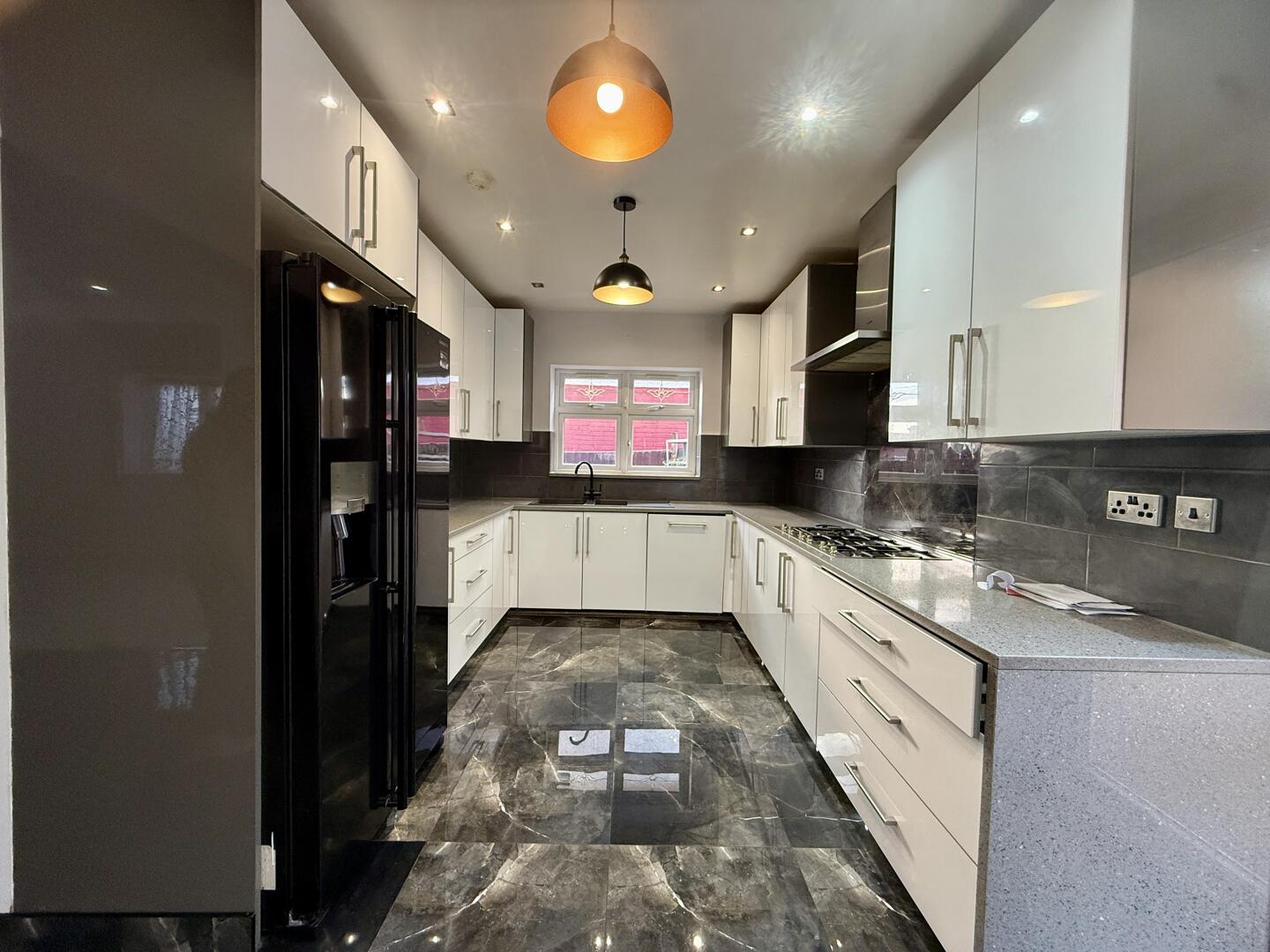 6 bed property in Selby Gardens, Southall